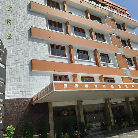 Paulson Park Hotel Kochi Exteriör bild
