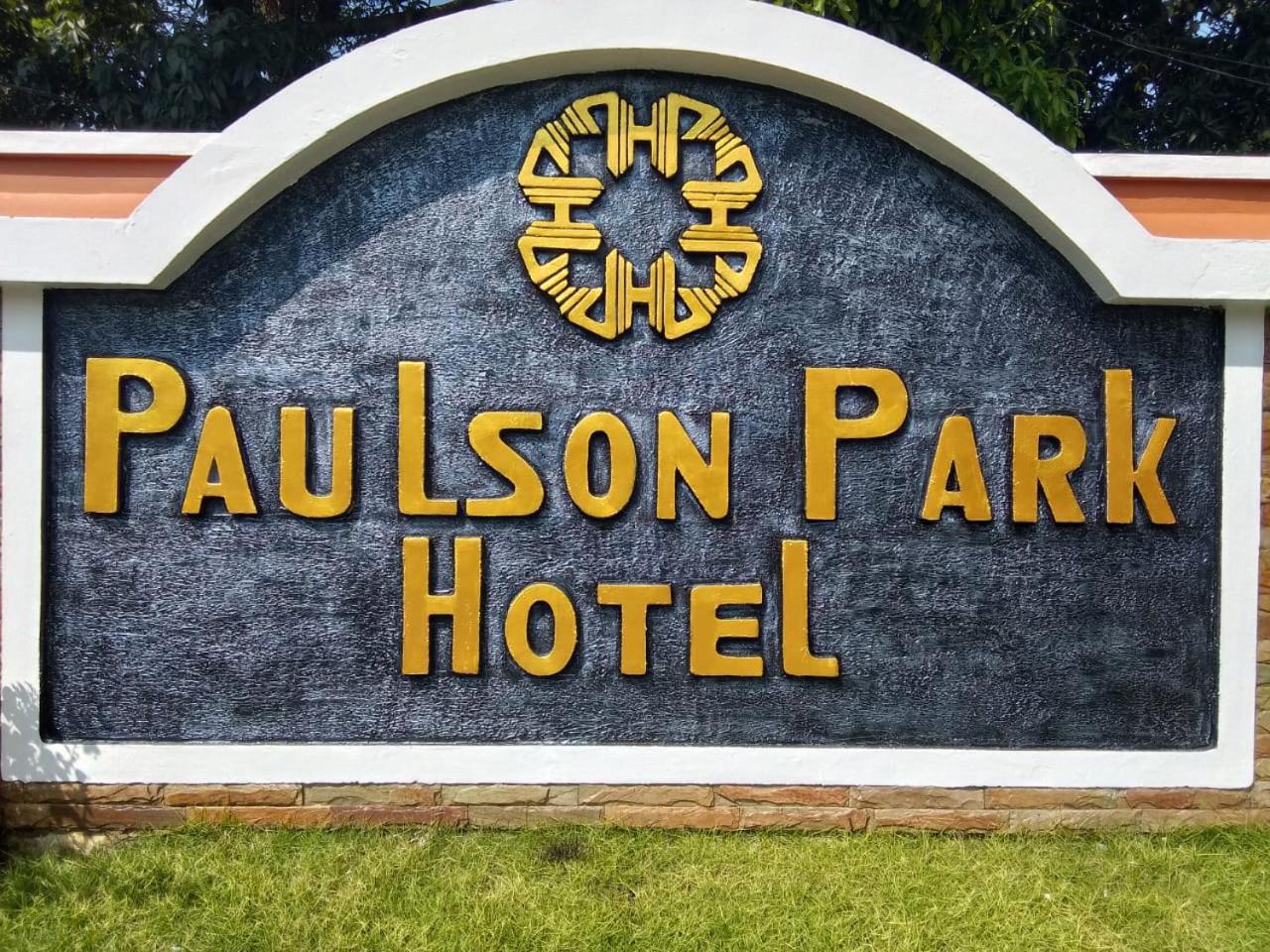 Paulson Park Hotel Kochi Exteriör bild