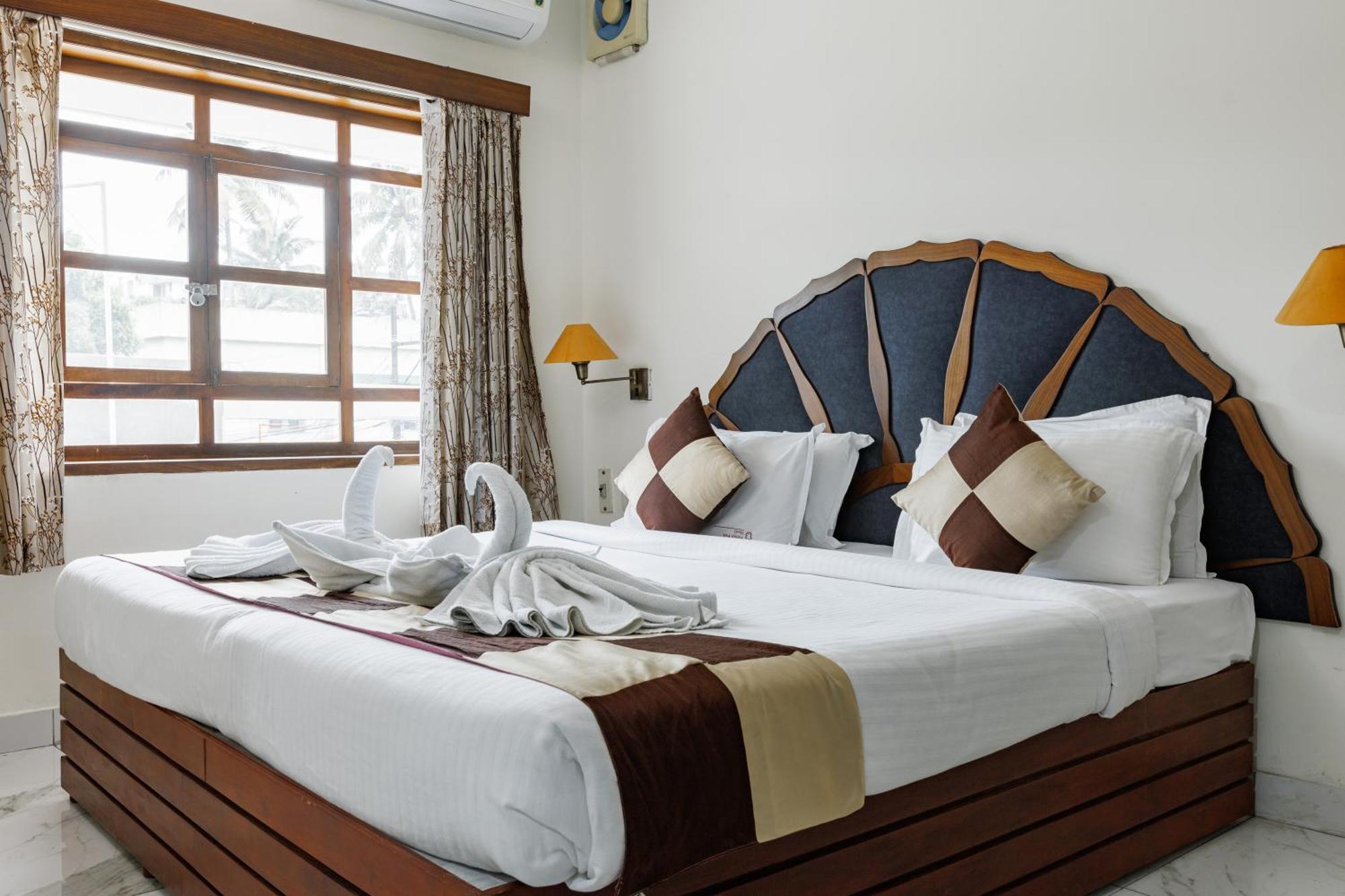 Paulson Park Hotel Kochi Exteriör bild