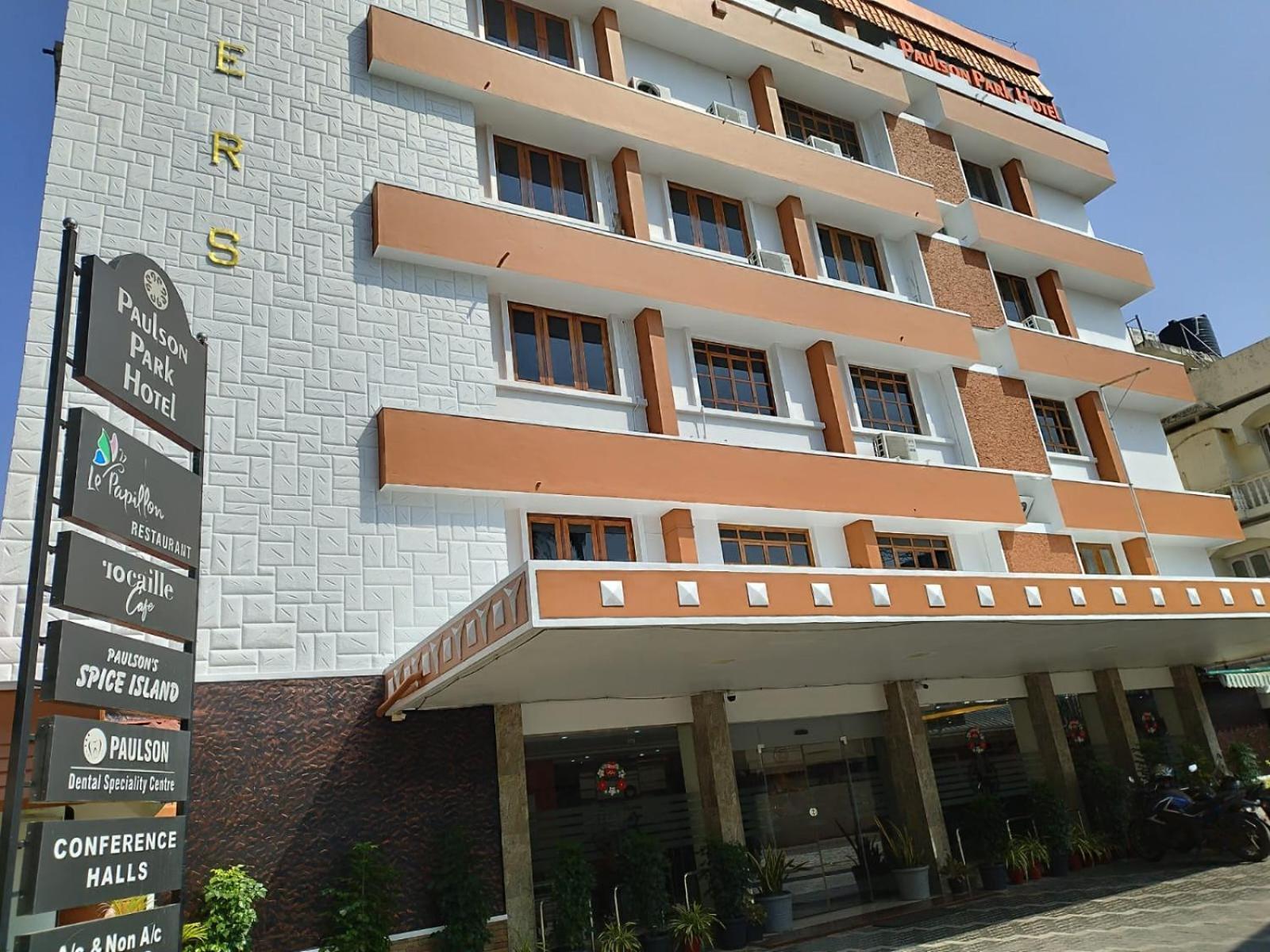 Paulson Park Hotel Kochi Exteriör bild